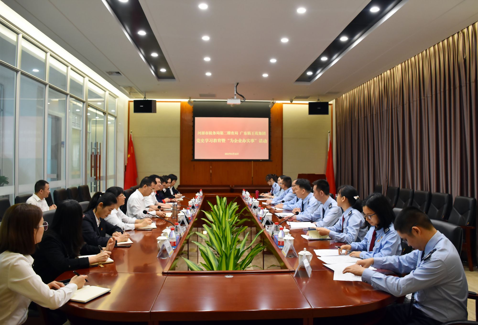 國家稅務(wù)總局河源市稅務(wù)局第二稽查局、廣東霸王花集團(tuán)開展黨史學(xué)習(xí)教育暨“為企業(yè)辦實(shí)事”活動