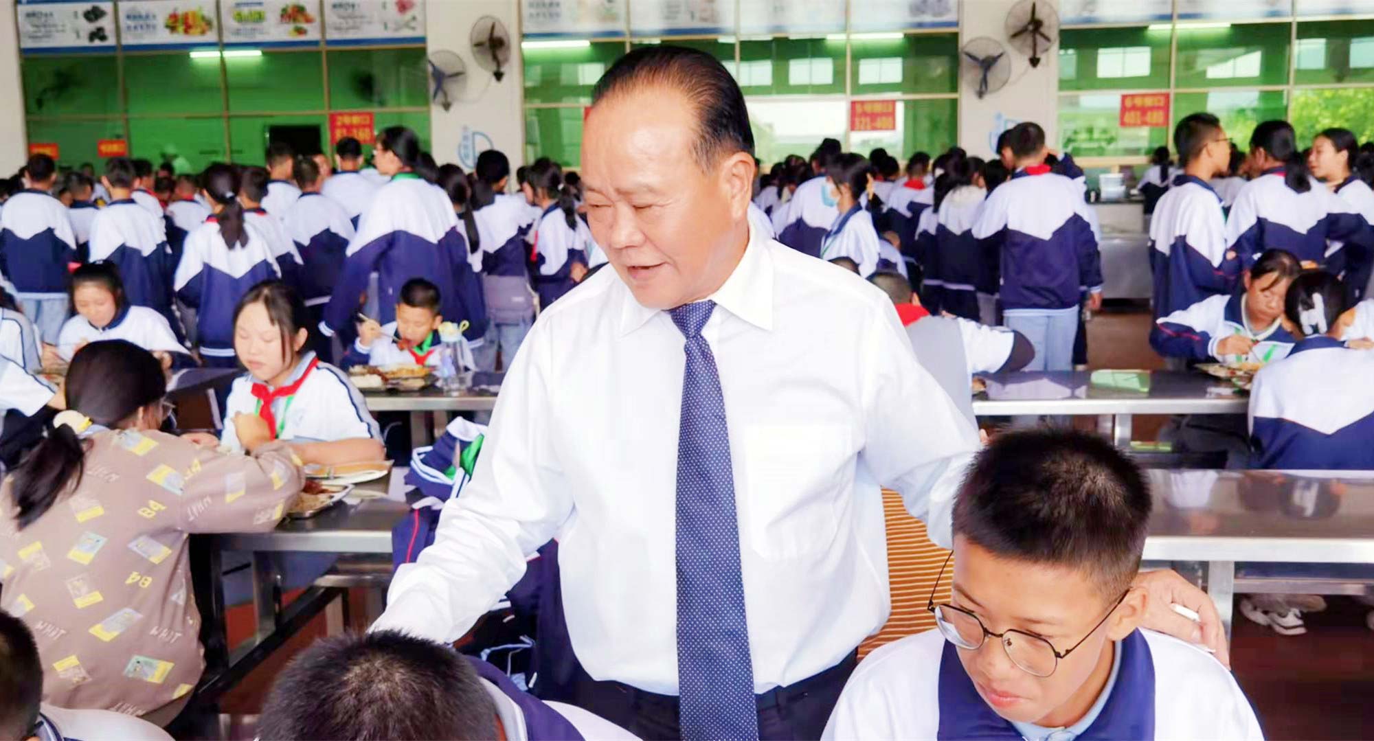 嚴(yán)把食品安全，守護(hù)師生健康