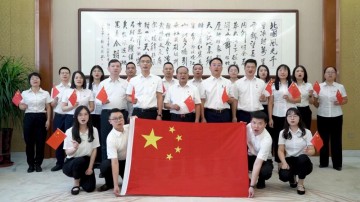 愿以吾輩之奮斗，獻禮祖國之奮進|廣東霸王花集團獻禮祖國73周年，祝愿祖國國泰民安，繁榮昌盛。