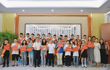 潛心篤志，筑夢啟航——廣東霸王花集團舉行2023年高考獎學金發放儀式